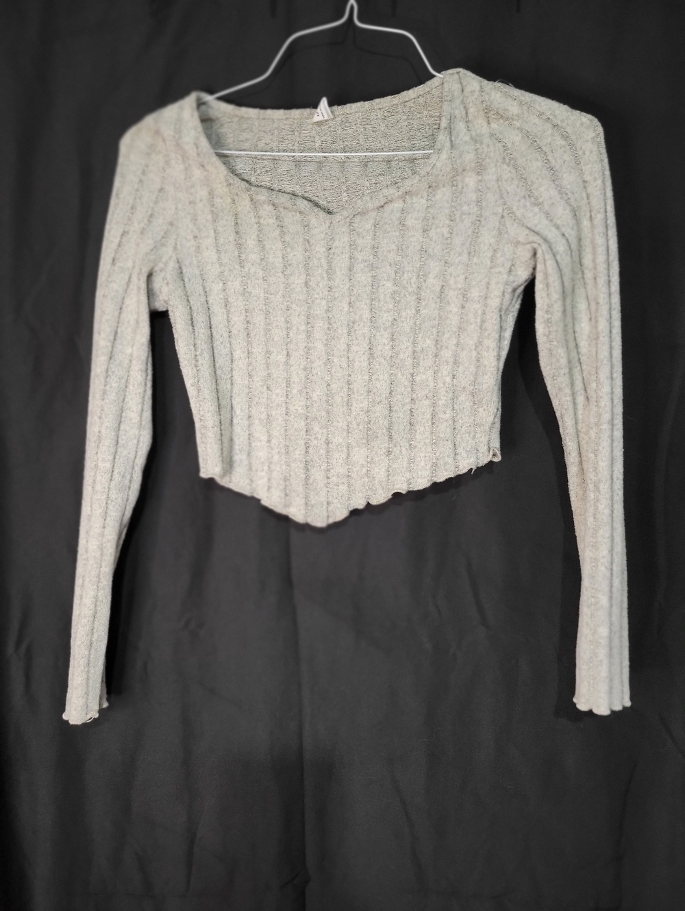 Ribbed V-Neck Cropped Long-Sleeve Top - Light Gray